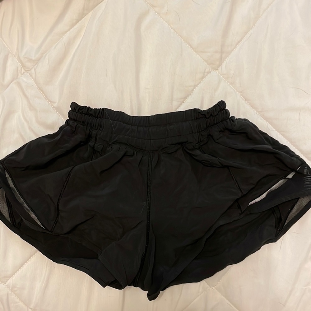 Lululemon Hotty Hot shorts 2.5